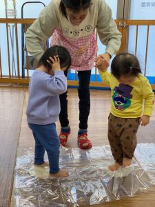 ふみふみしてうどんのコシをだそうね